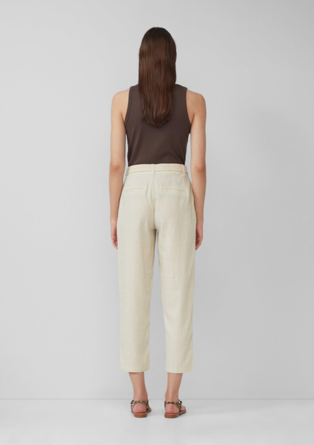 Cropped Chino aus Leinenmix mit geflochtenem Gürtel