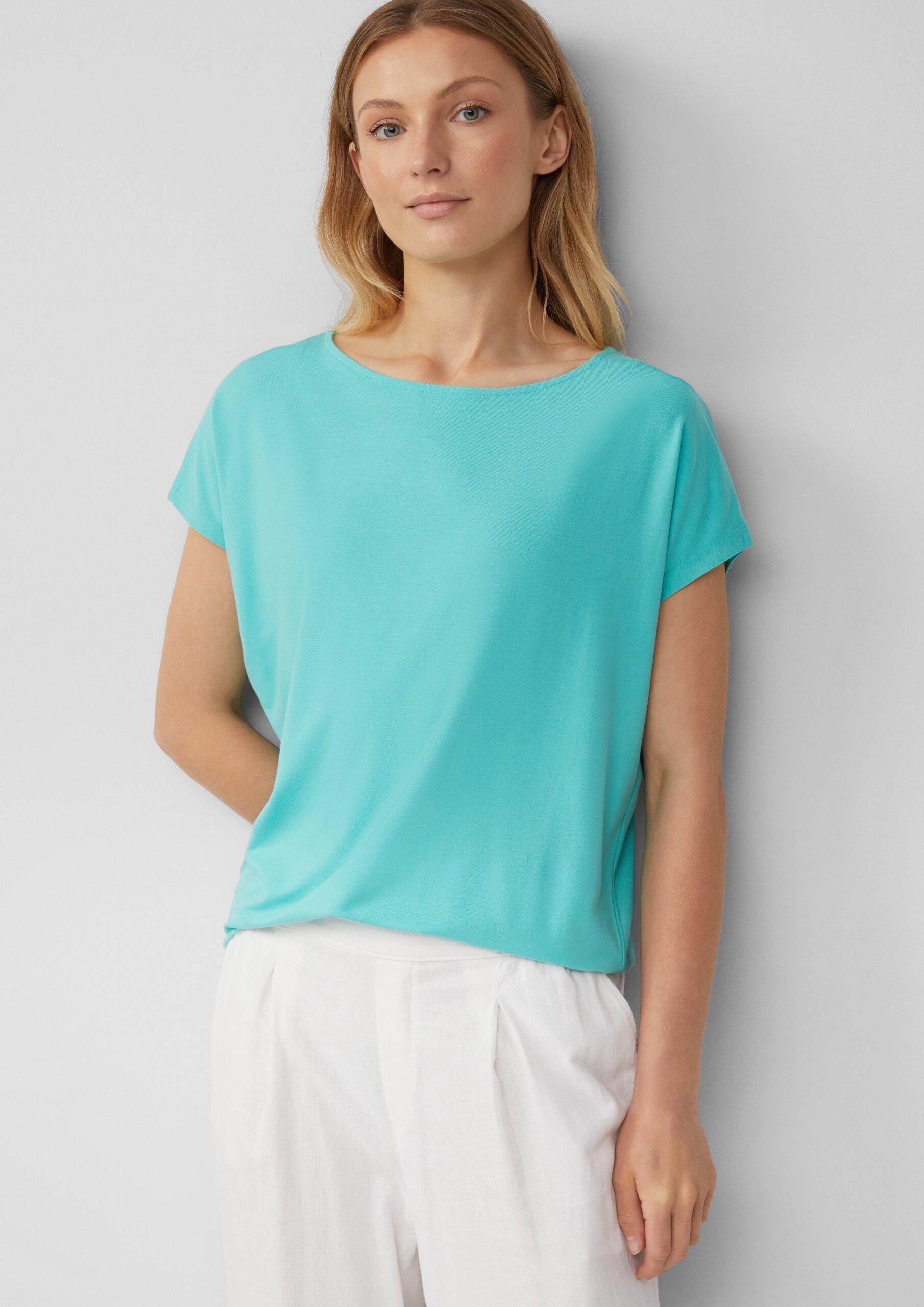 Fließendes Jersey-Shirt mit überschnittenen Schultern