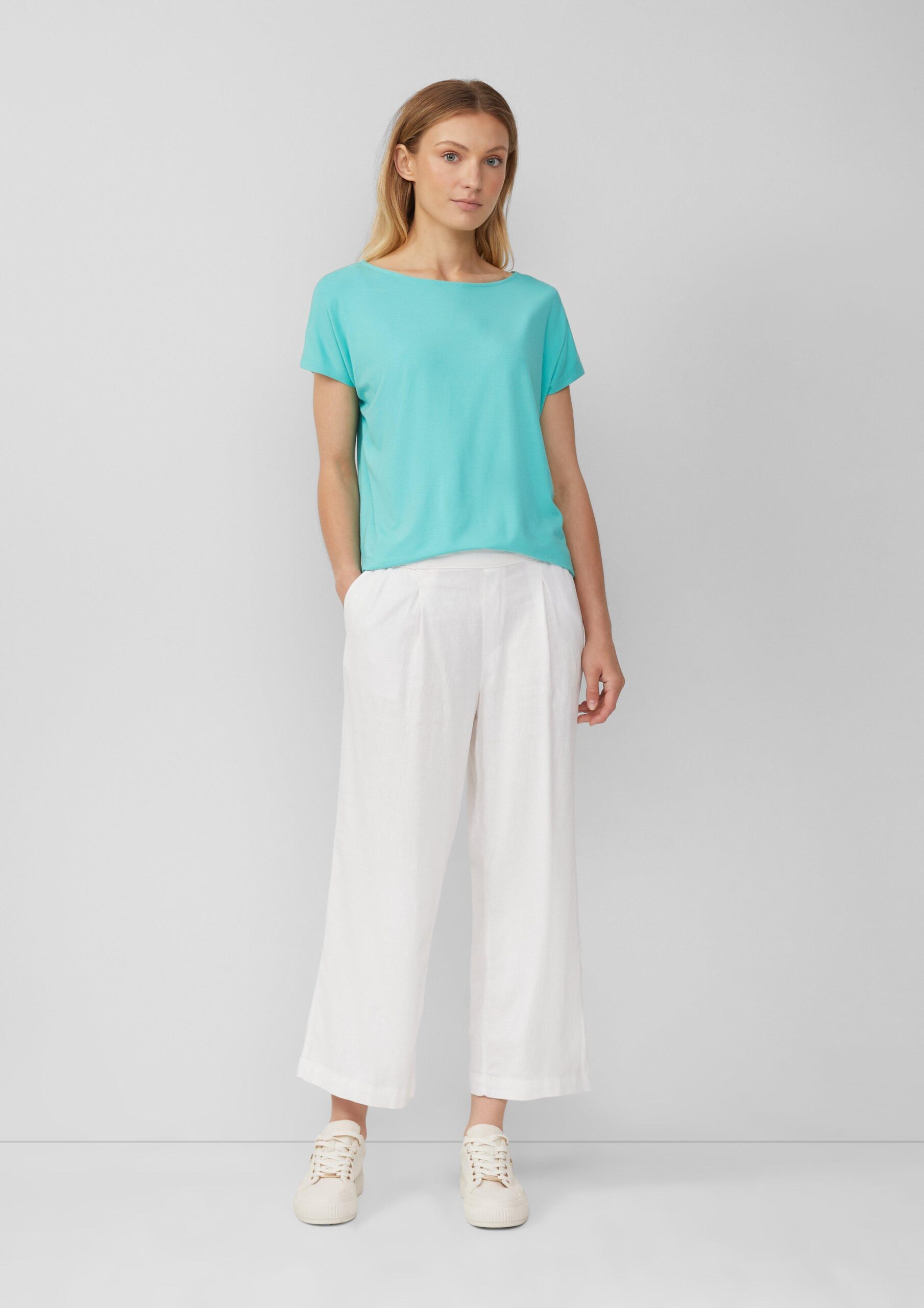 Fließendes Jersey-Shirt mit überschnittenen Schultern