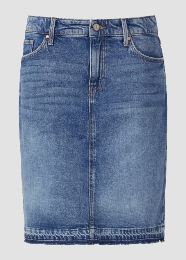 Kurzer Jeansrock mit offenem Saum