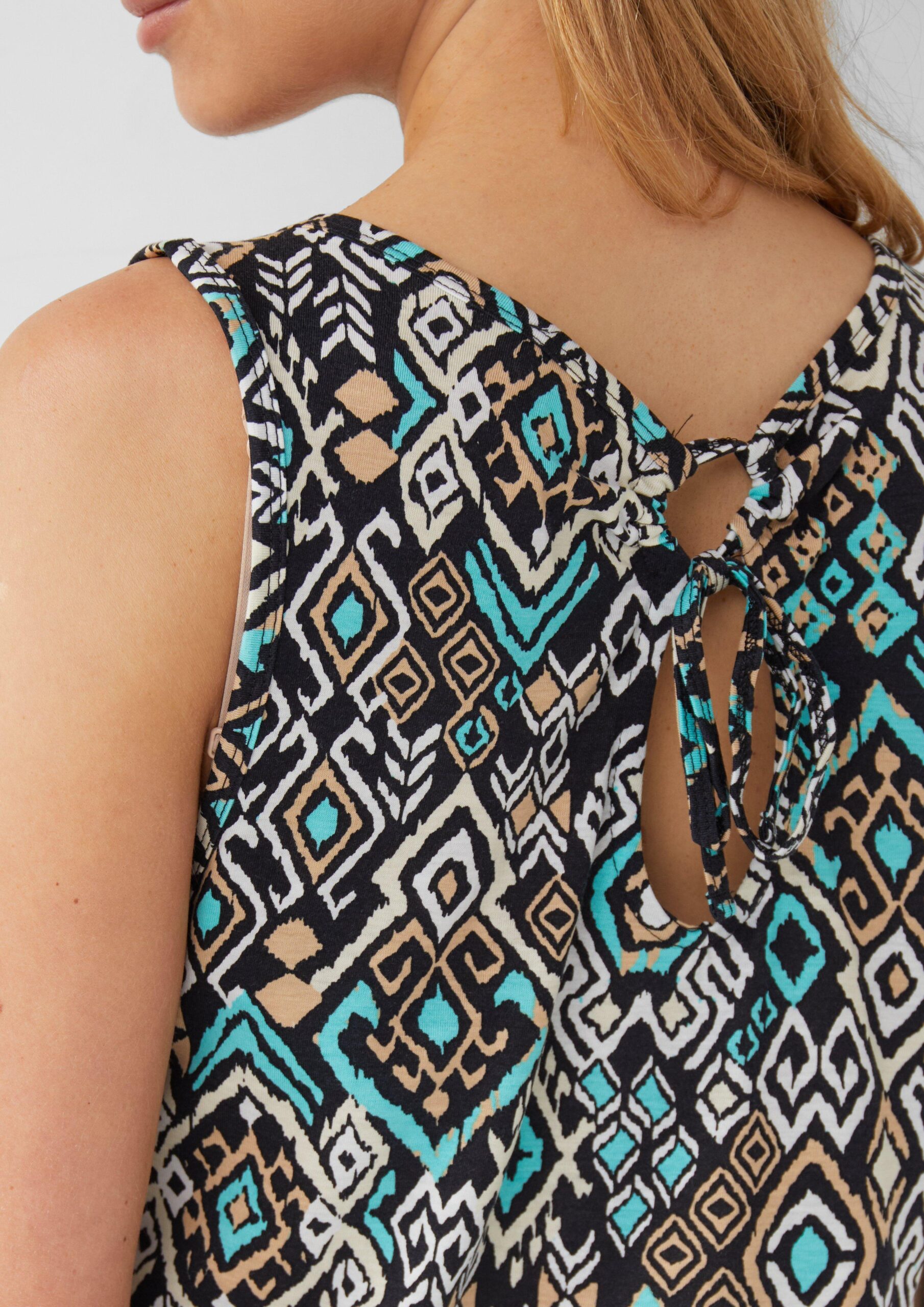 Jersey-Top mit Cut-out und Schleife