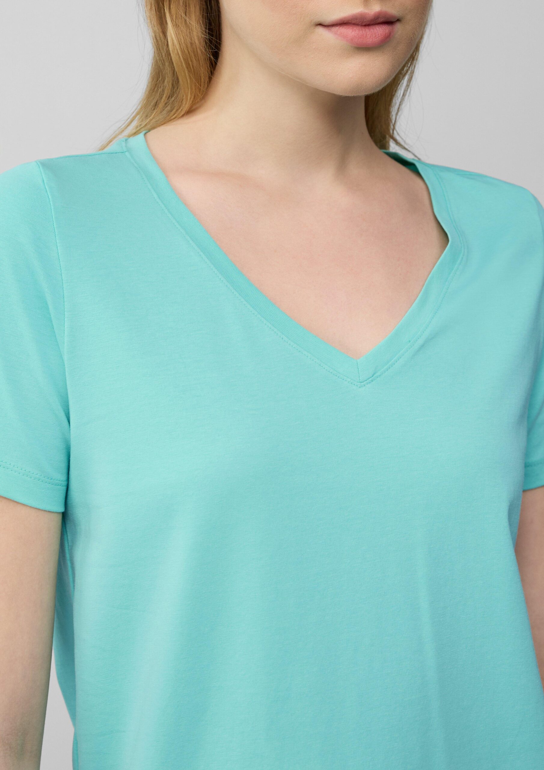 T-Shirt mit V-Ausschnitt