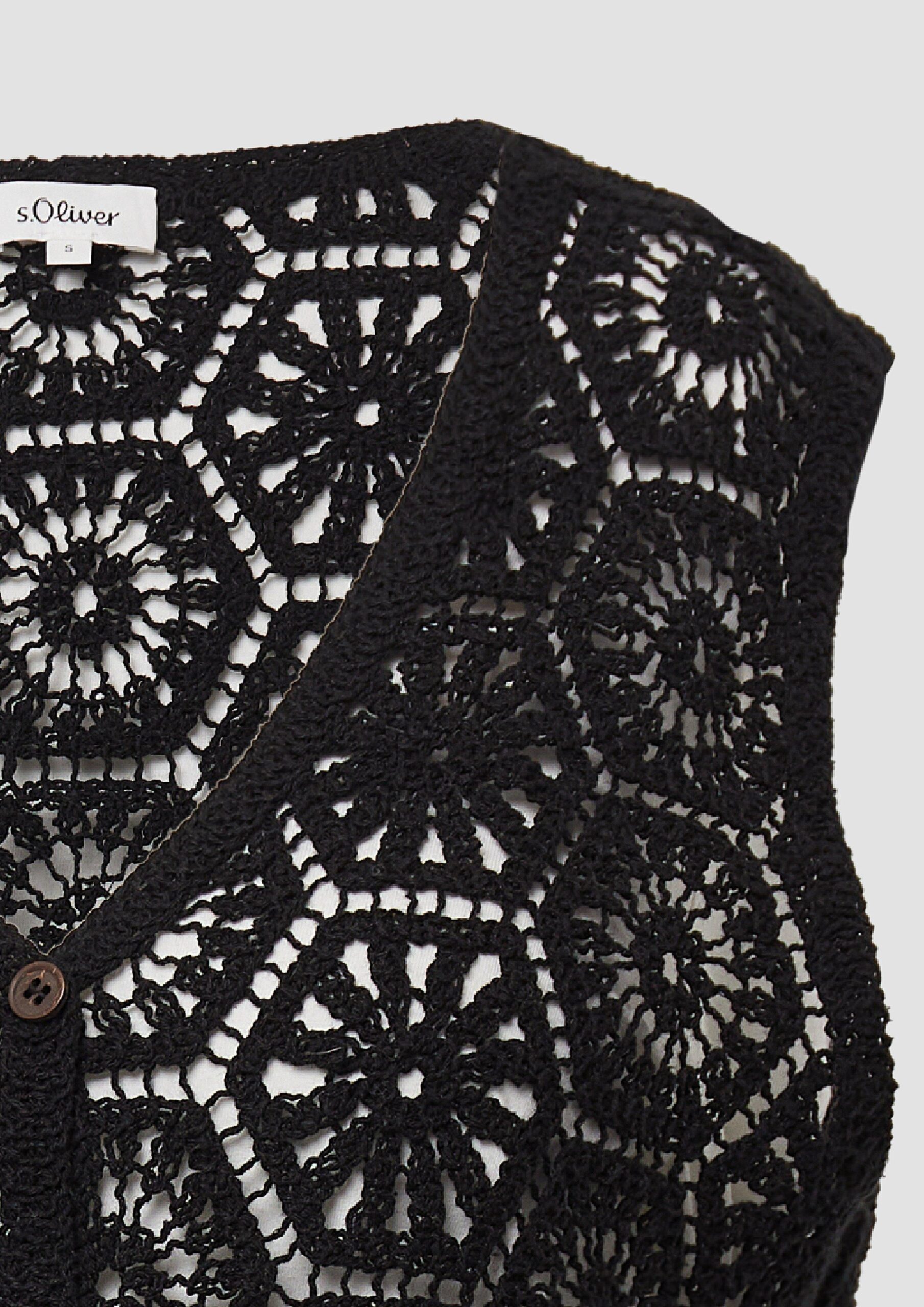 Verkürzte Weste aus Häkelspitze