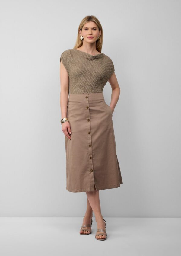 Ausgestellter Midirock aus Popeline mit dekorativer Knopfleiste