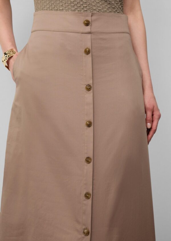 Ausgestellter Midirock aus Popeline mit dekorativer Knopfleiste