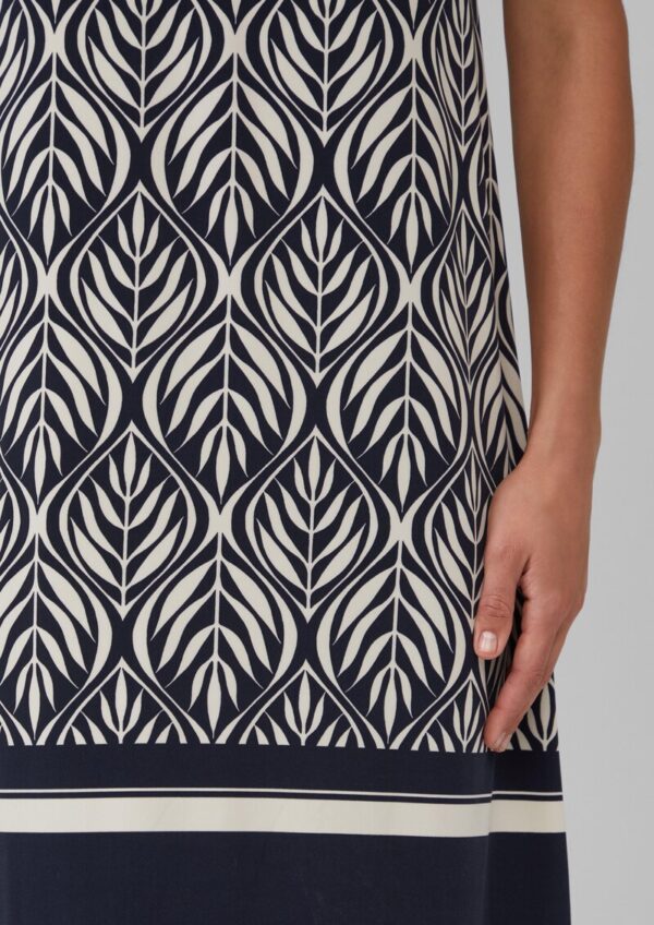 Kurzes Jerseykleid mit V-Ausschnitt