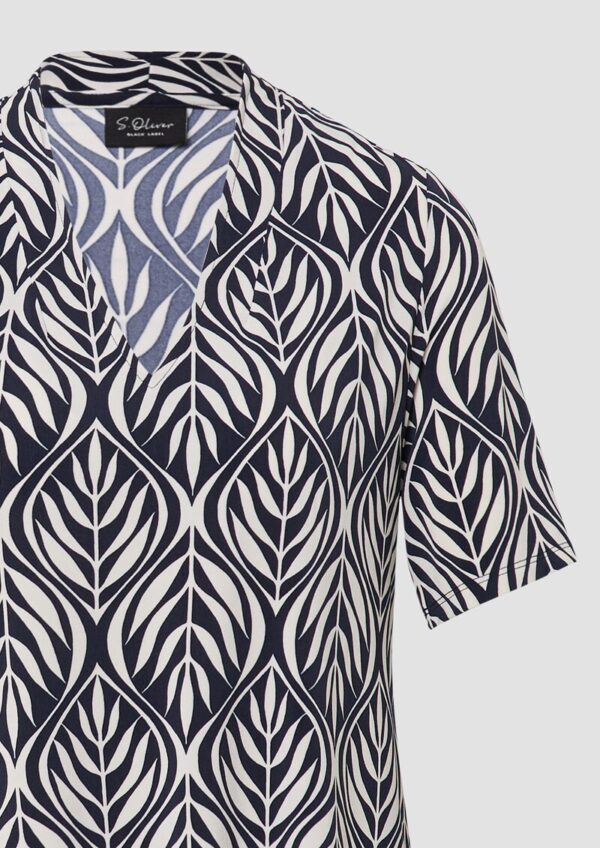 Kurzes Jerseykleid mit V-Ausschnitt