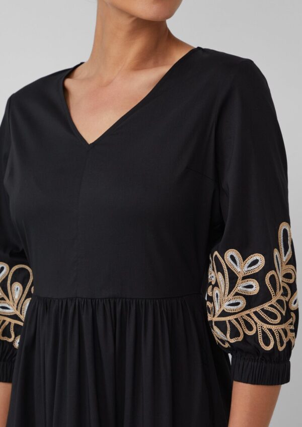 Popeline-Kleid mit Stickereien