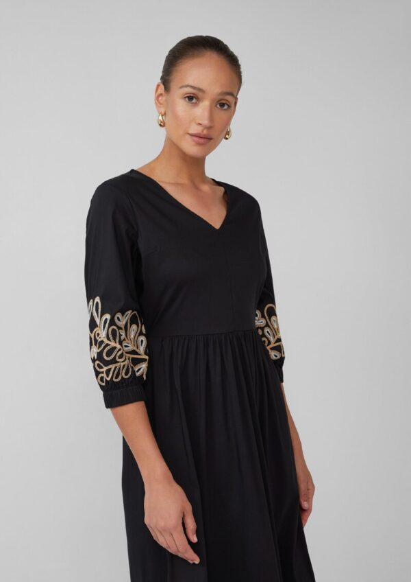 Popeline-Kleid mit Stickereien