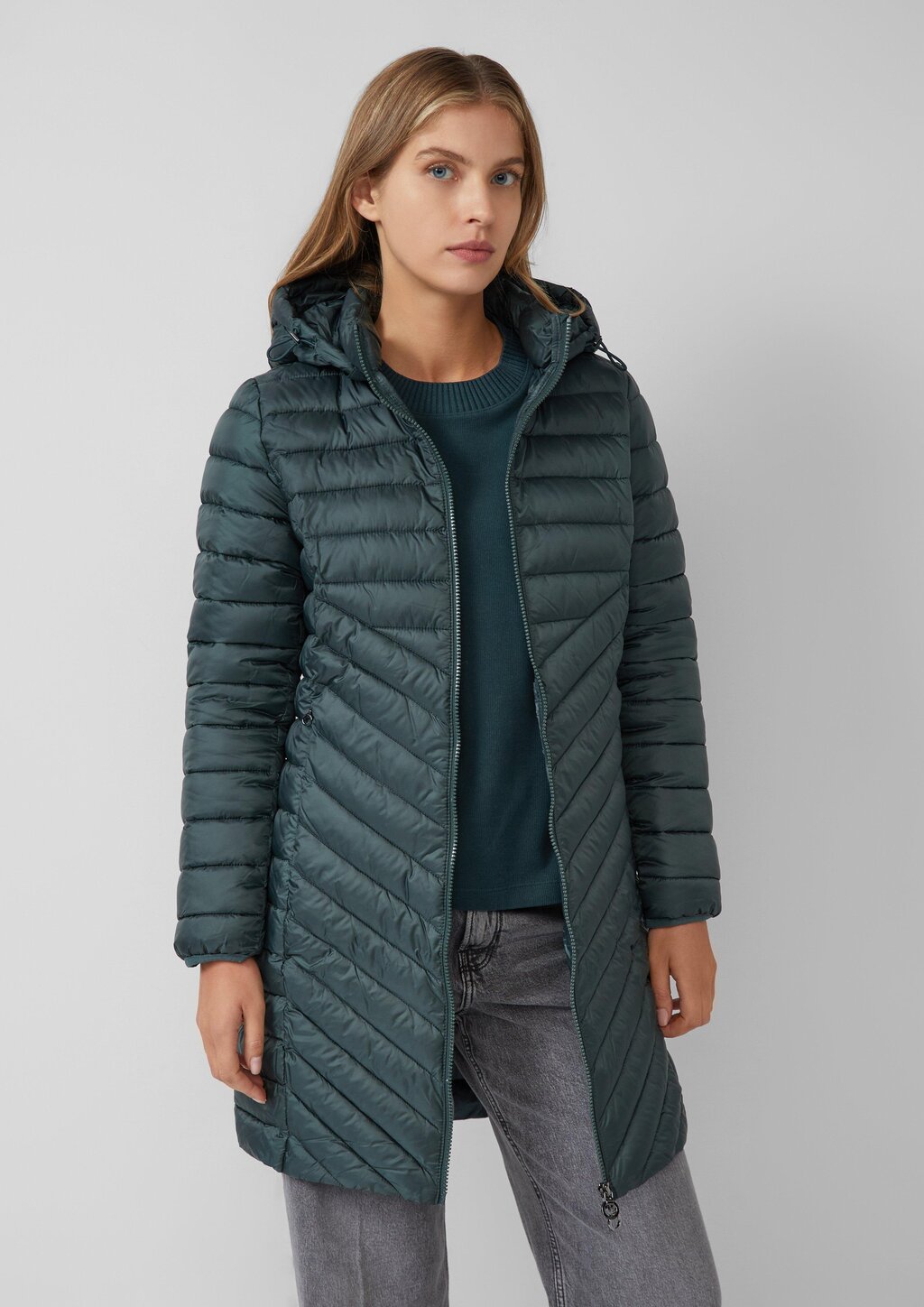 Packbarer leichter Mantel mit Zwei-Wege-Reißverschluss und abnehmbarer Kapuze