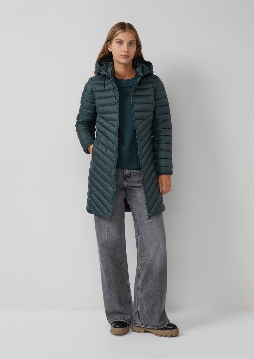 Packbarer leichter Mantel mit Zwei-Wege-Reißverschluss und abnehmbarer Kapuze