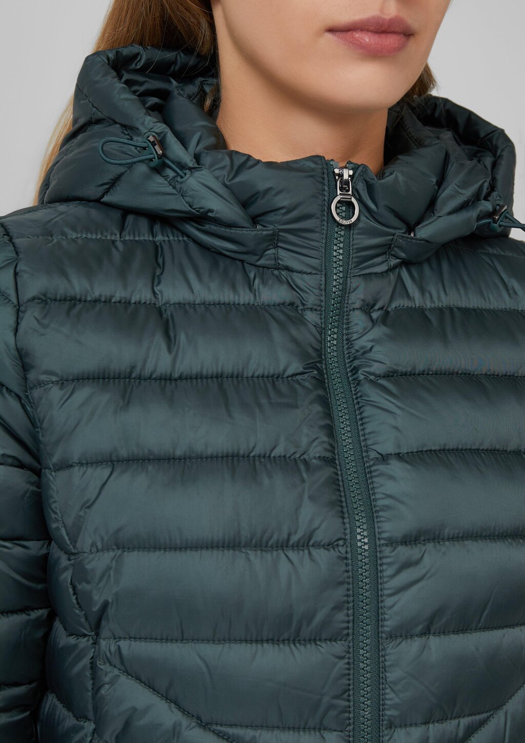 Packbarer leichter Mantel mit Zwei-Wege-Reißverschluss und abnehmbarer Kapuze