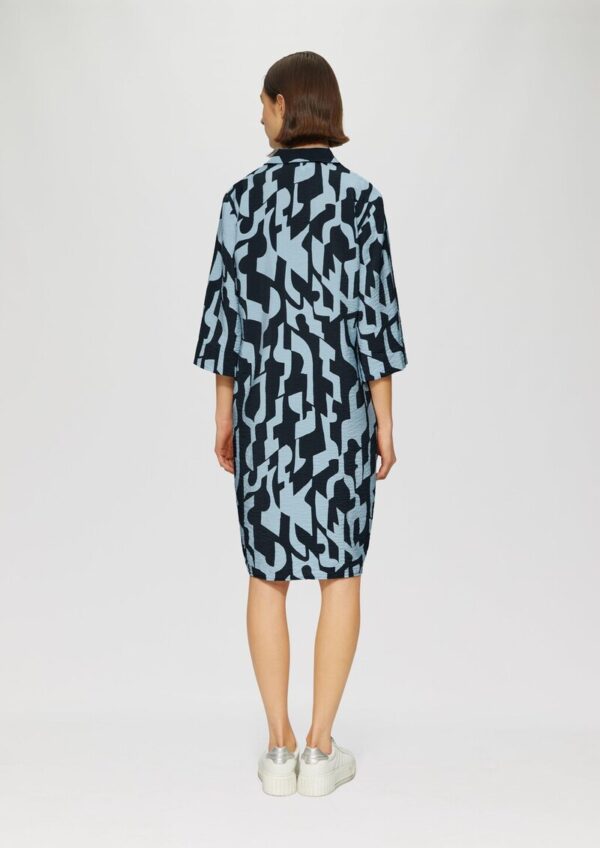 Strukturiertes Kleid aus Viskosemix mit Eingrifftaschen