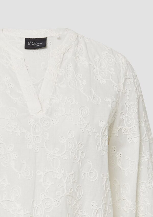 Baumwollbluse mit Stickereien und 3/4-Ärmeln