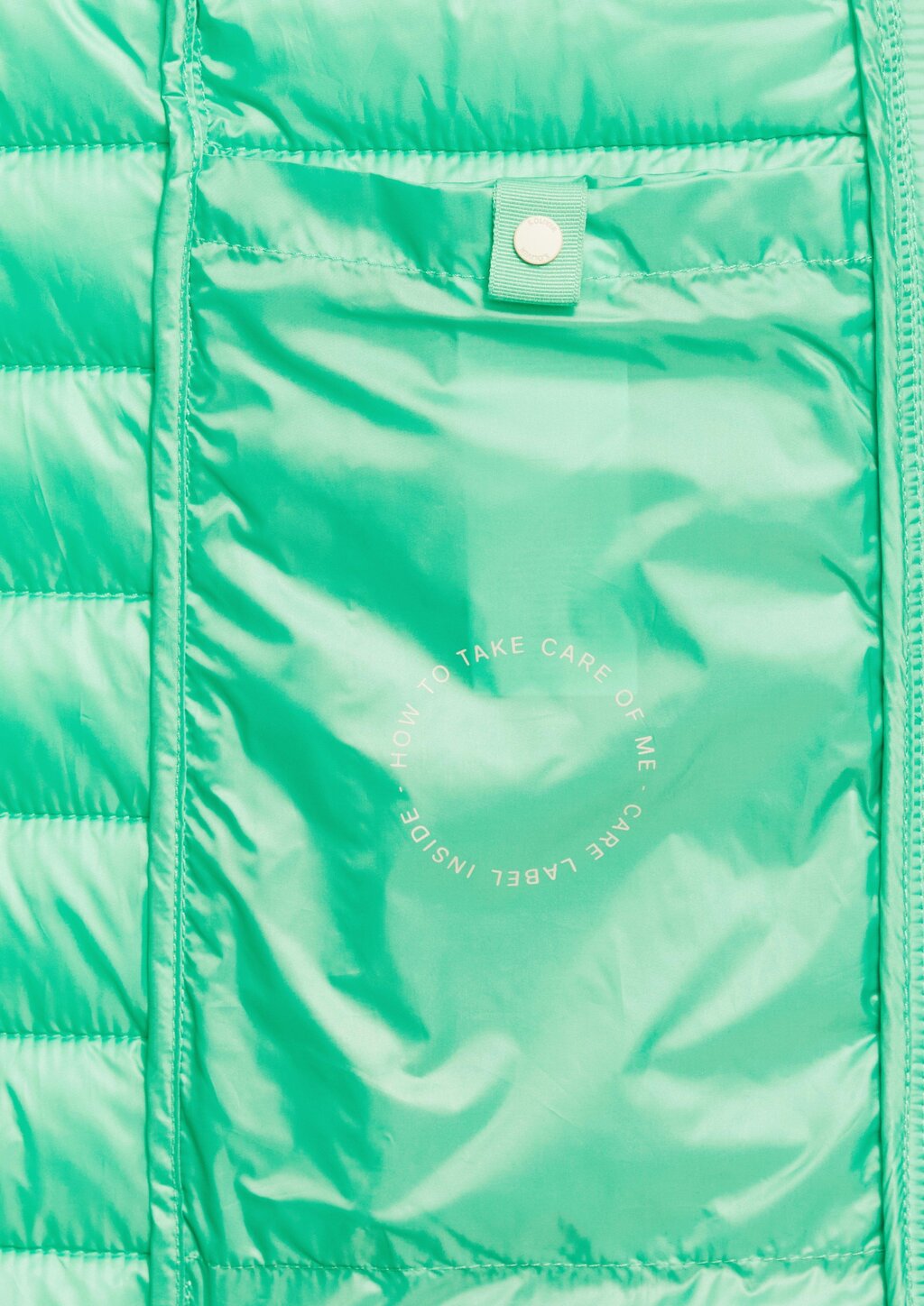 Leichte Steppjacke mit abnehmbarer Kapuze