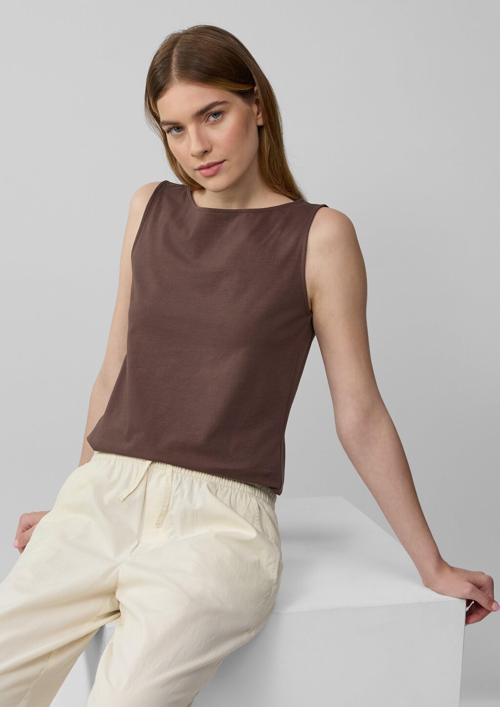 Top aus Baumwollmix mit U-Boot-Ausschnitt