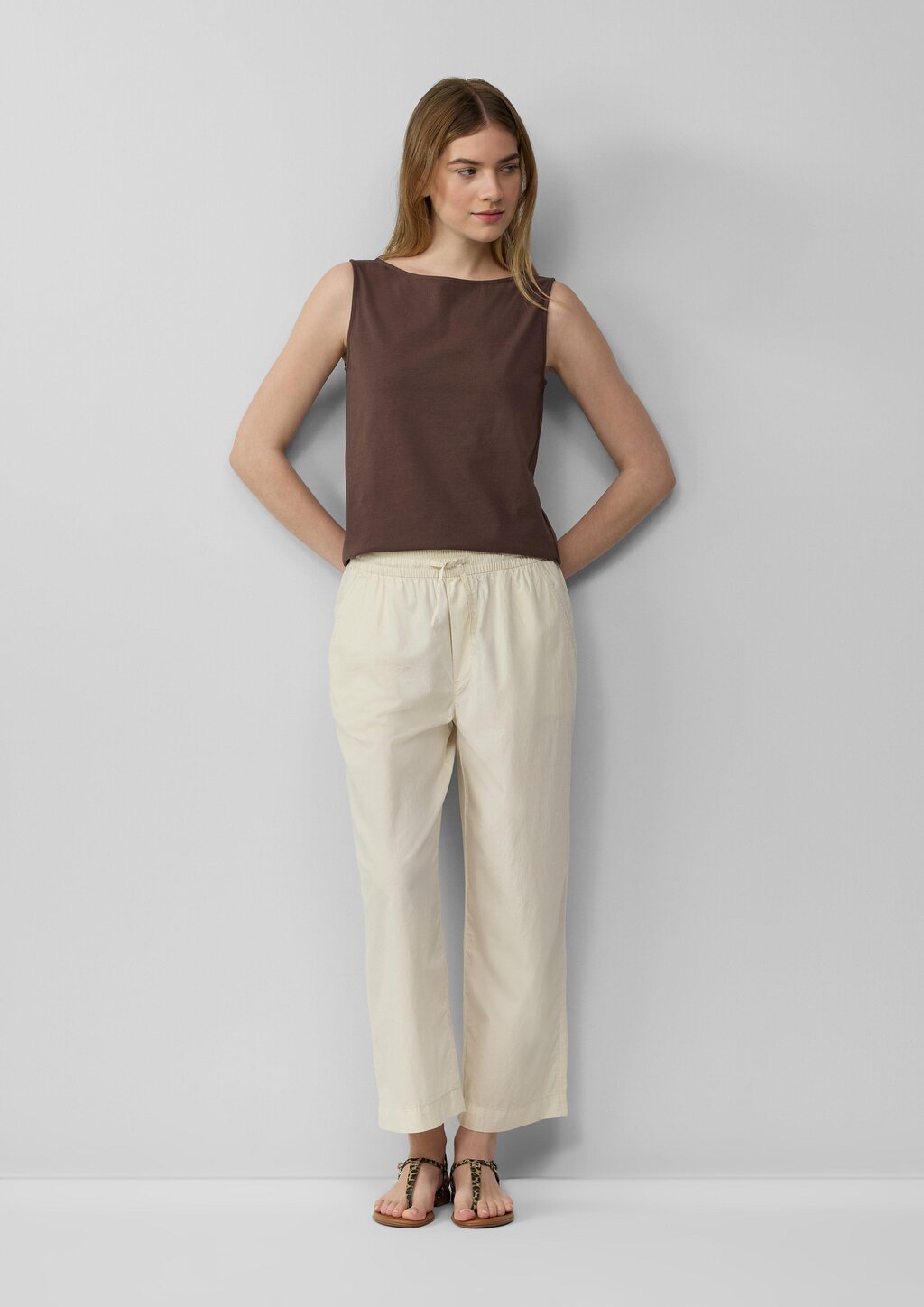 Top aus Baumwollmix mit U-Boot-Ausschnitt