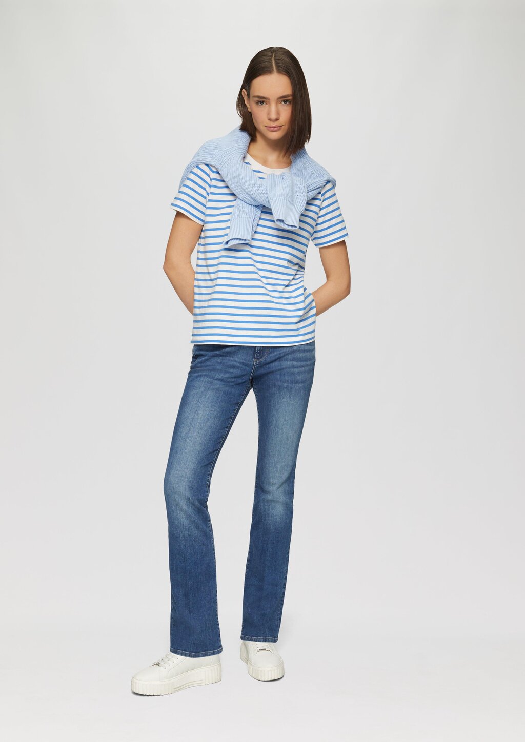 Gestreiftes T-Shirt im Relaxed Fit mit Herz-Stickerei