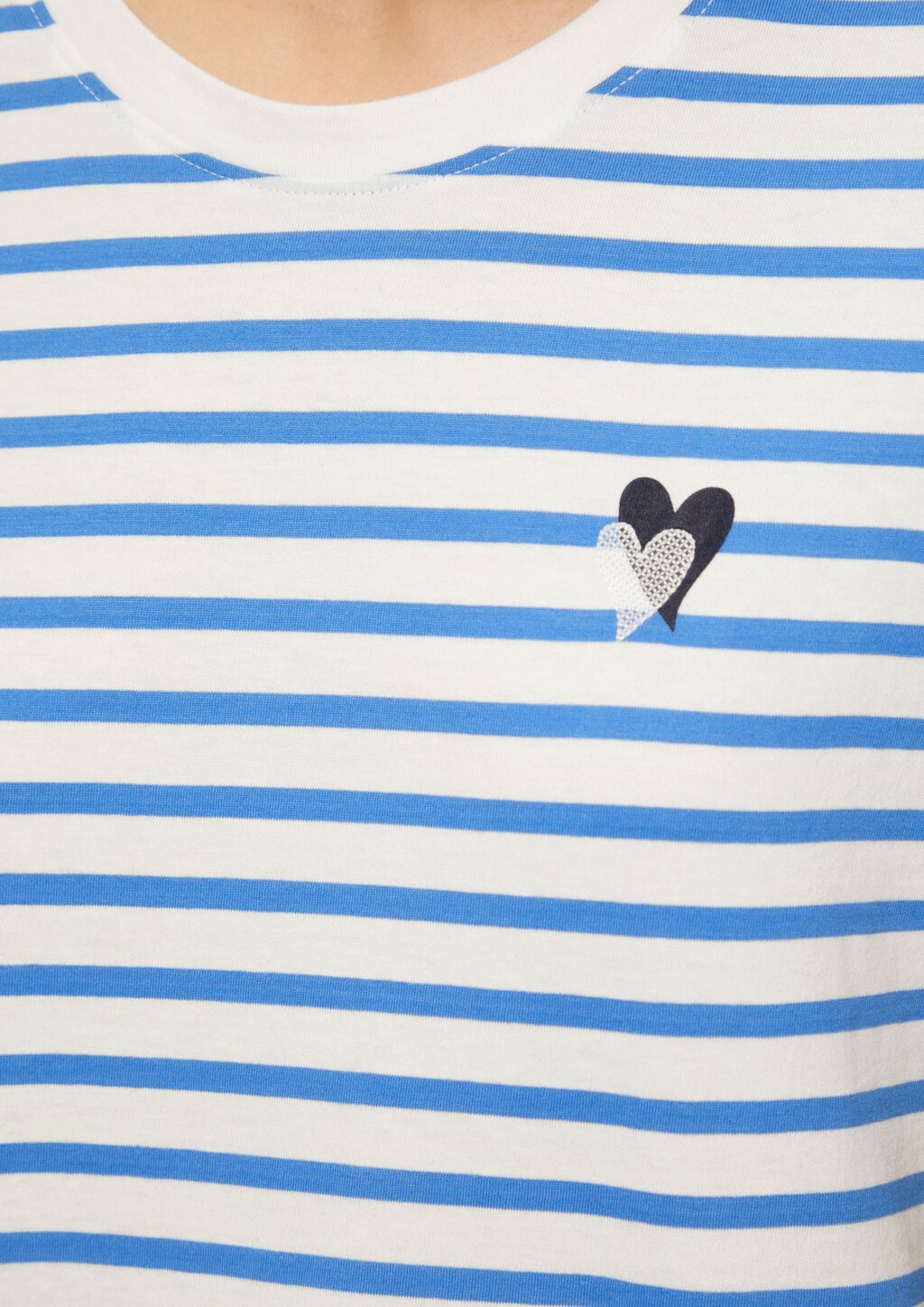 Gestreiftes T-Shirt im Relaxed Fit mit Herz-Stickerei