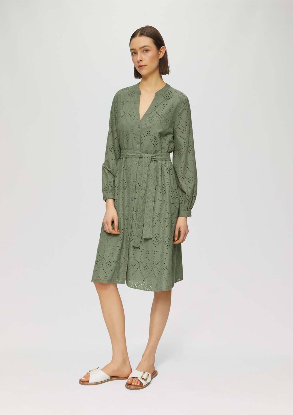 Kleid in A-Shape mit Lochstickerei und Eingrifftaschen