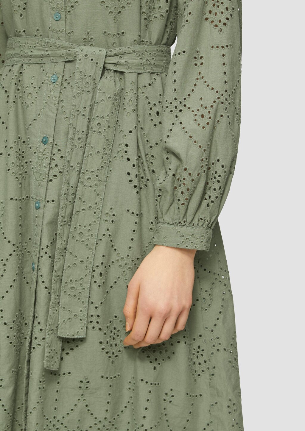 Kleid in A-Shape mit Lochstickerei und Eingrifftaschen