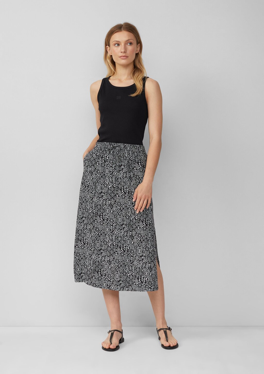 Midi-Rock aus Viskose mit Eingrifftaschen und Tunnelzug