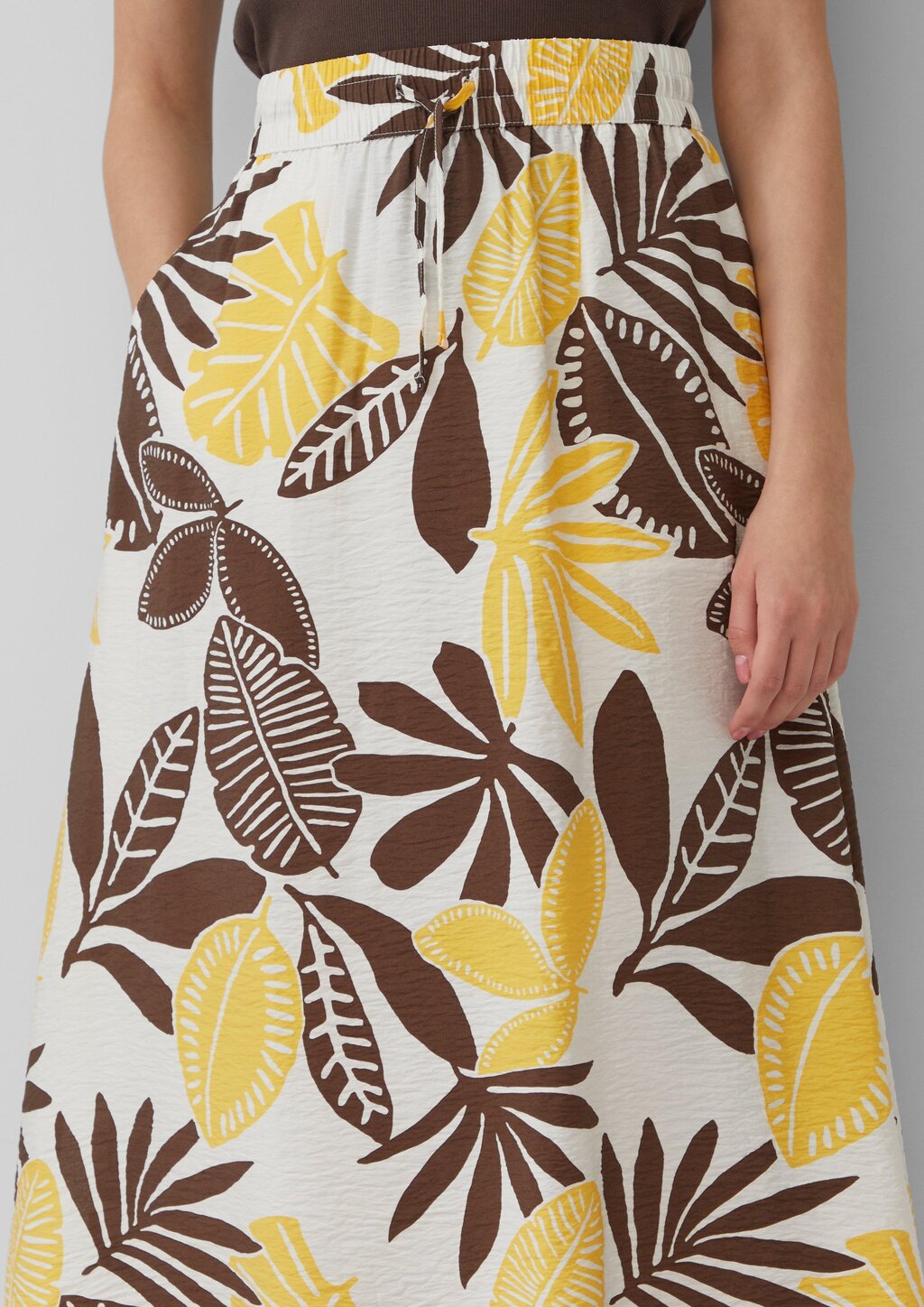 Strukturierter Midirock aus Viskosemix