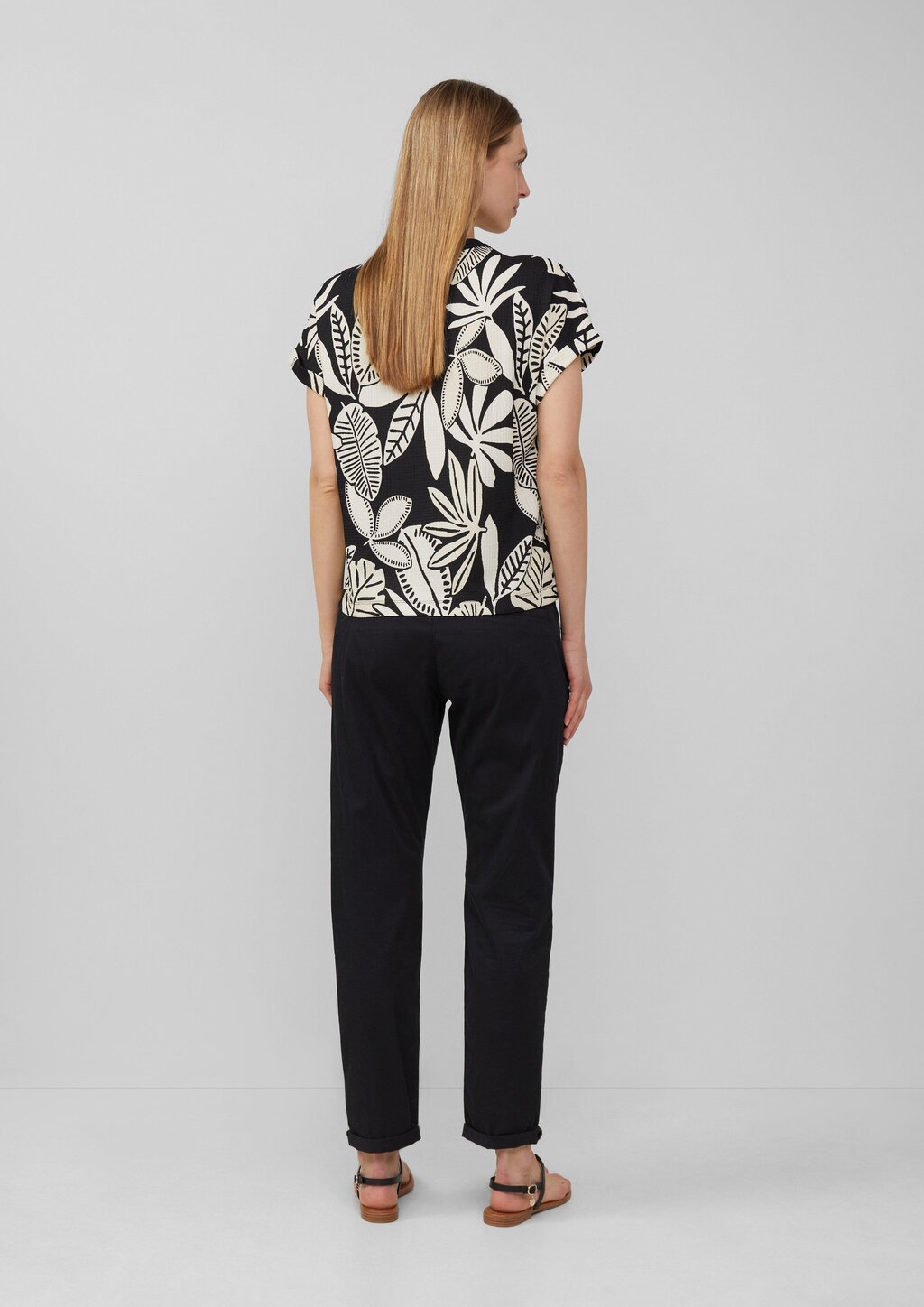 Strukturiertes T-Shirt im Relaxed Fit mit V-Ausschnitt