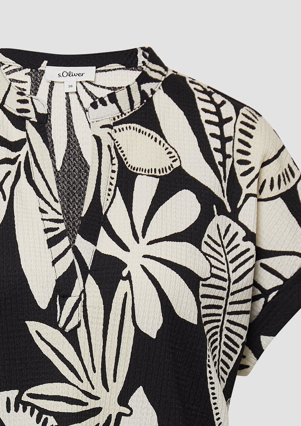 Strukturiertes T-Shirt im Relaxed Fit mit V-Ausschnitt