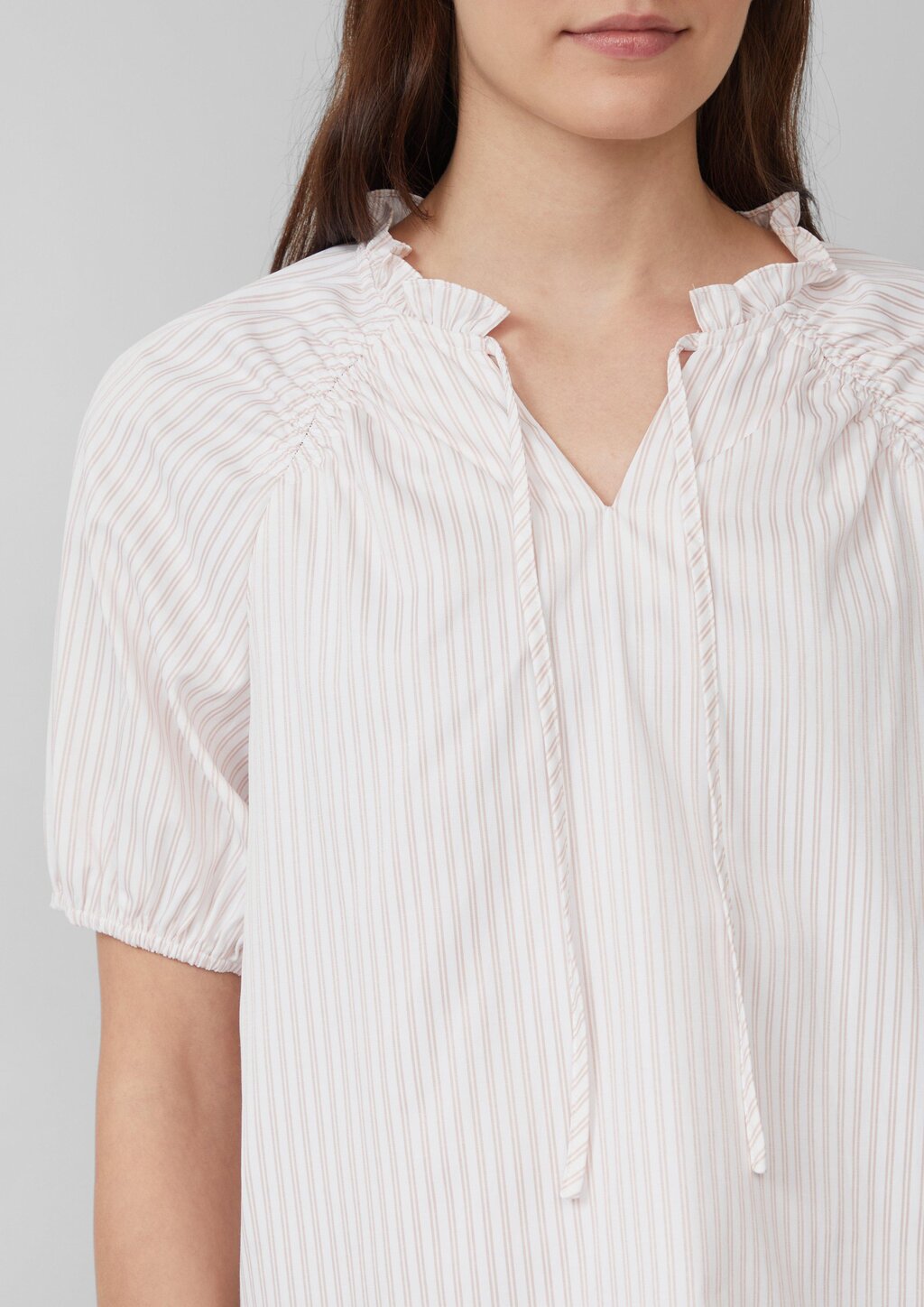 Bluse im Relaxed Fit mit Rüschenkragen