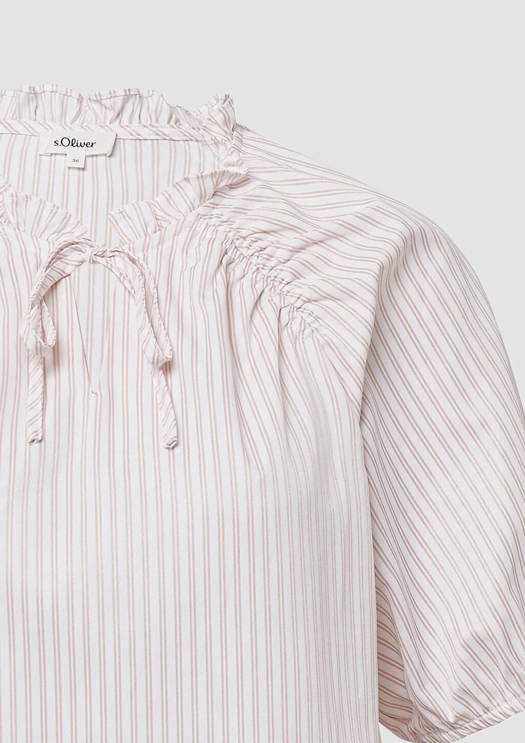 Bluse im Relaxed Fit mit Rüschenkragen