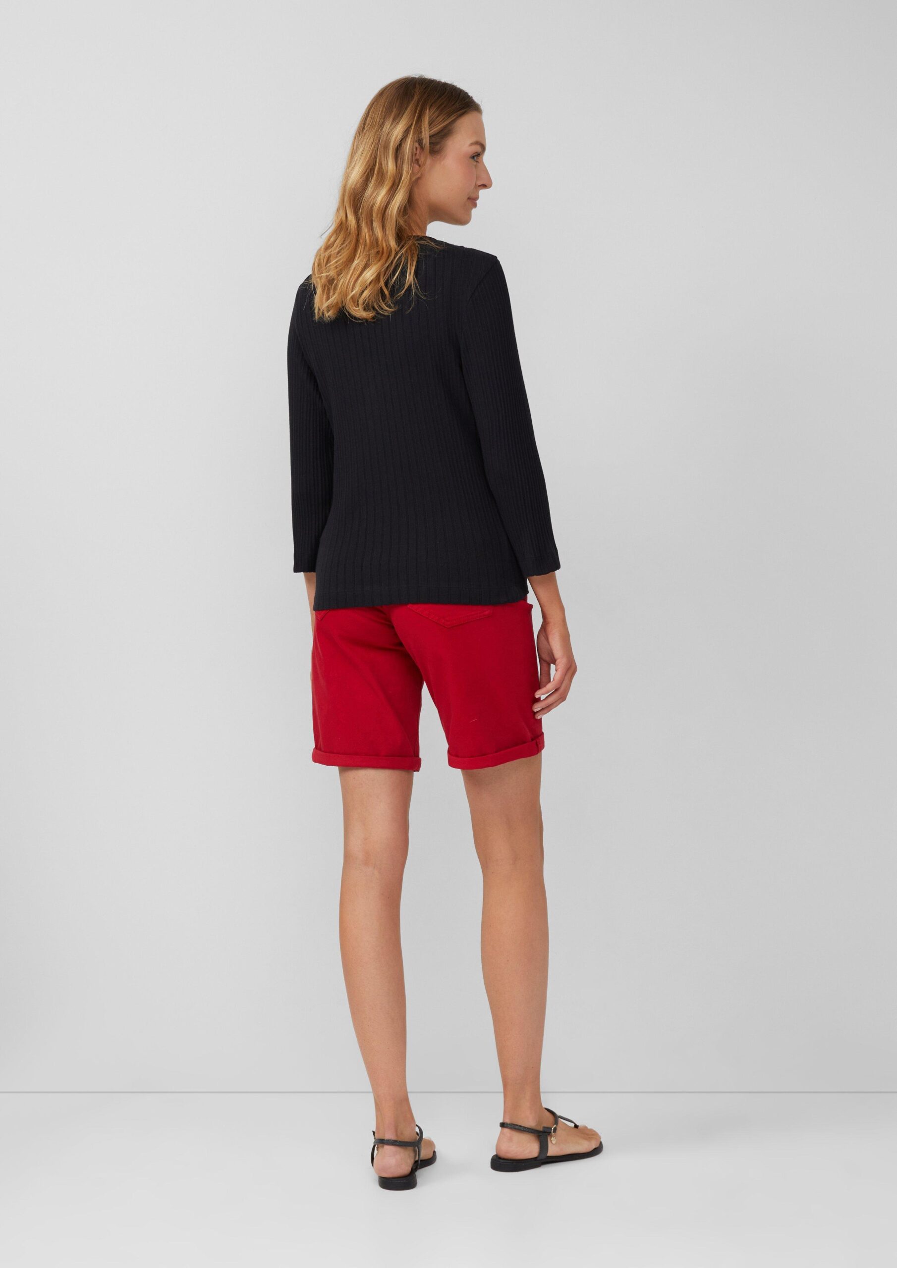 Semitransparente Strickjacke aus Ajour-Rippe