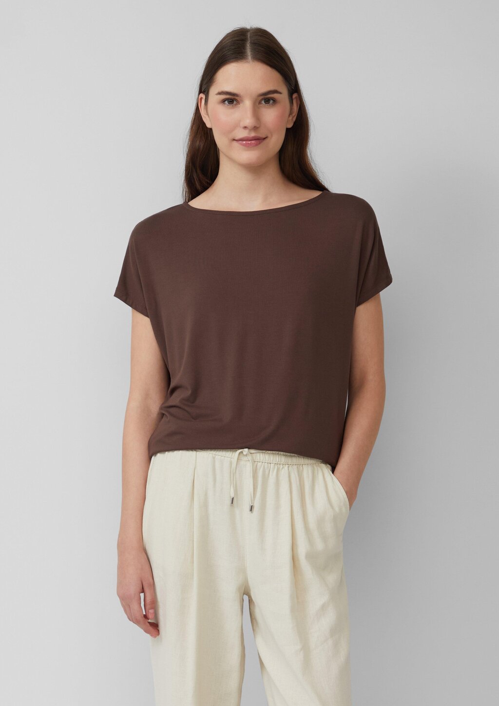 Fließendes Jersey-Shirt mit überschnittenen Schultern