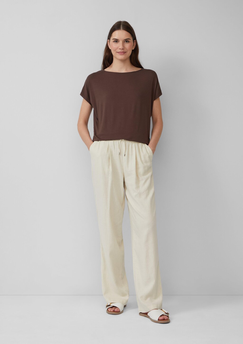 Fließendes Jersey-Shirt mit überschnittenen Schultern