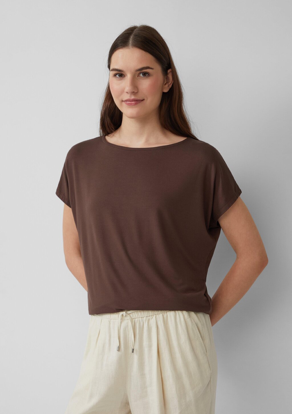 Fließendes Jersey-Shirt mit überschnittenen Schultern