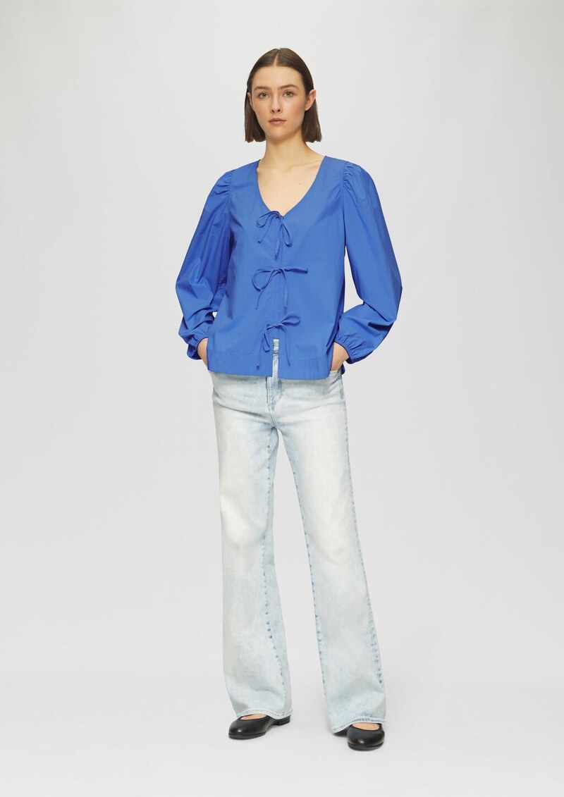 Verspielte Popeline-Bluse mit Schleifen und Puffärmeln