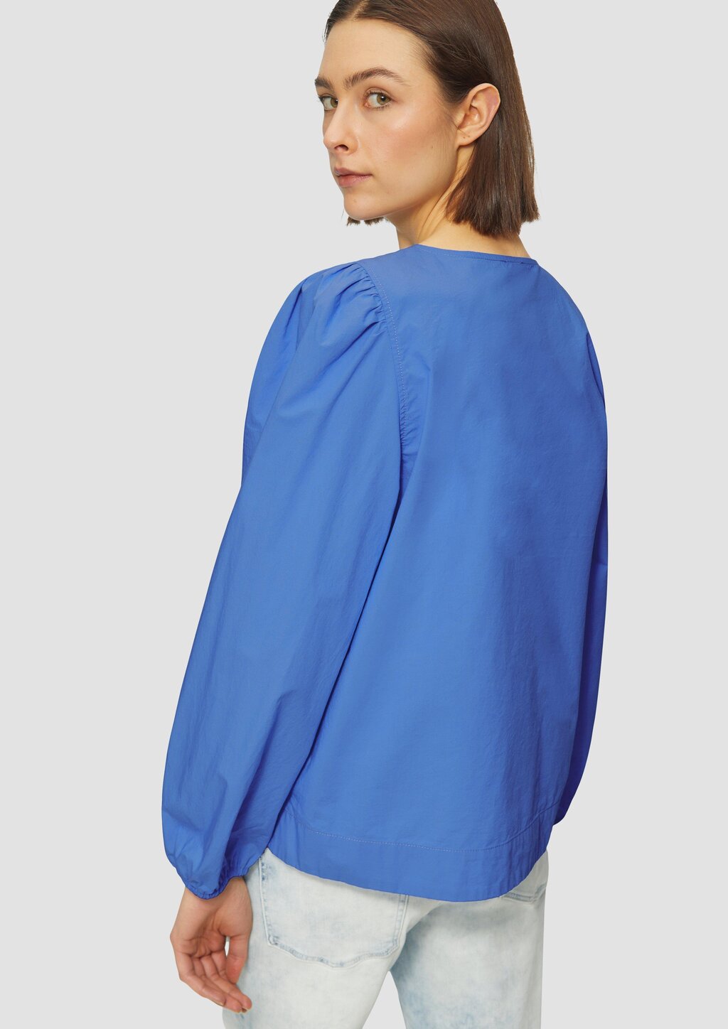 Verspielte Popeline-Bluse mit Schleifen und Puffärmeln