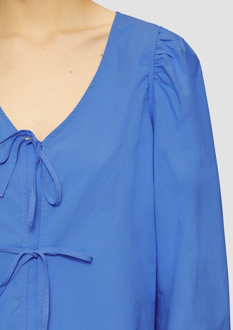 Verspielte Popeline-Bluse mit Schleifen und Puffärmeln