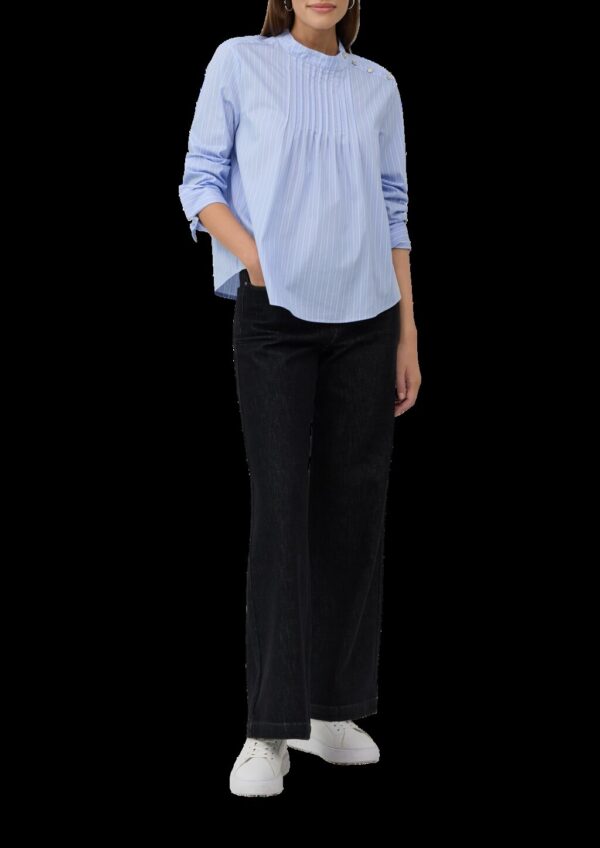 Bluse mit Biesenfalten und dekorativen Knöpfen