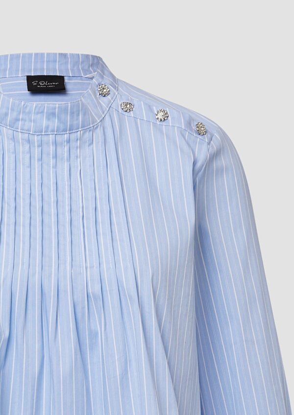 Bluse mit Biesenfalten und dekorativen Knöpfen