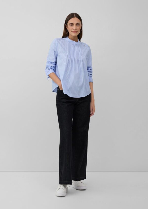 Bluse mit Biesenfalten und dekorativen Knöpfen