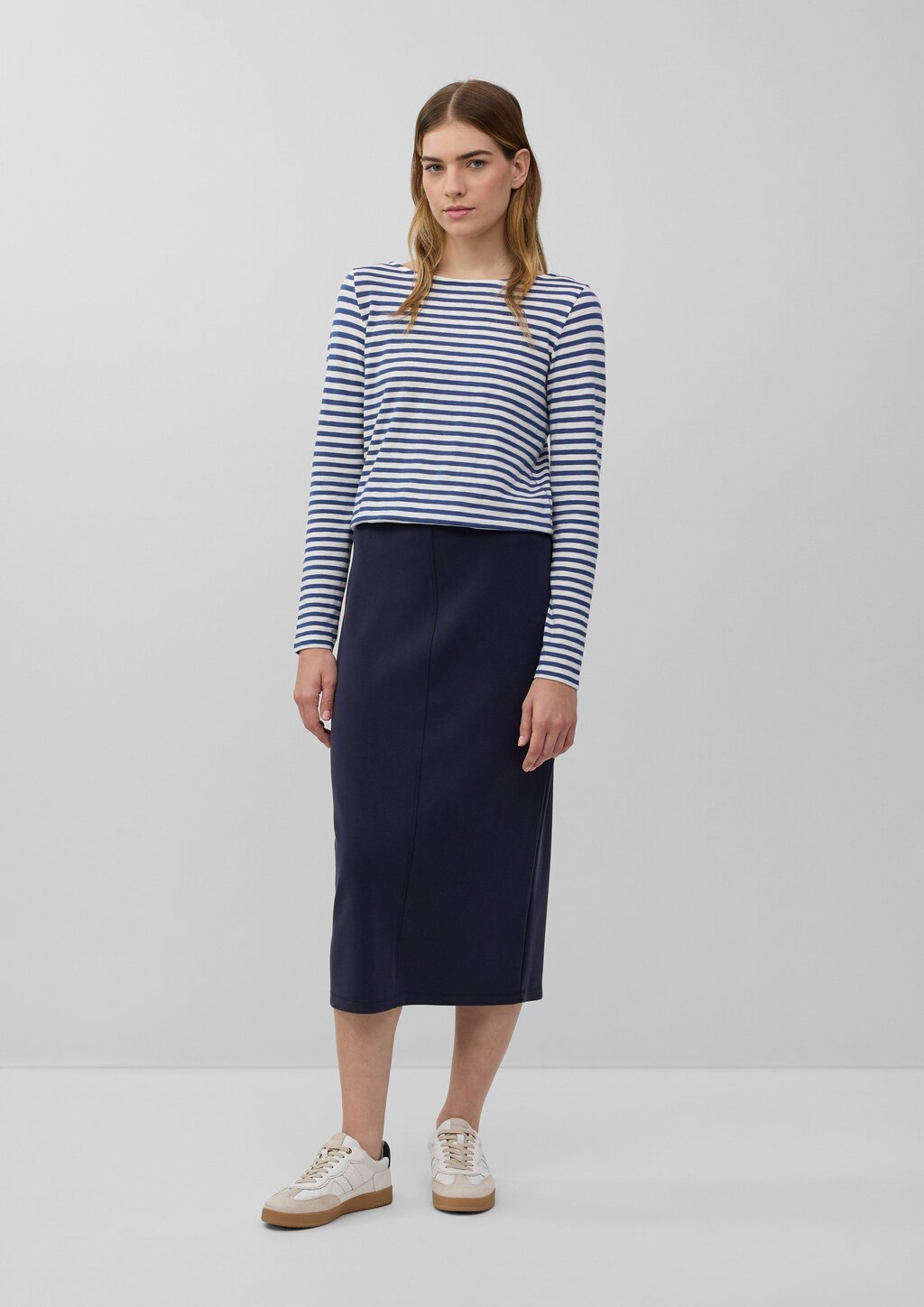 Weicher Midirock aus Scuba mit Schlitz