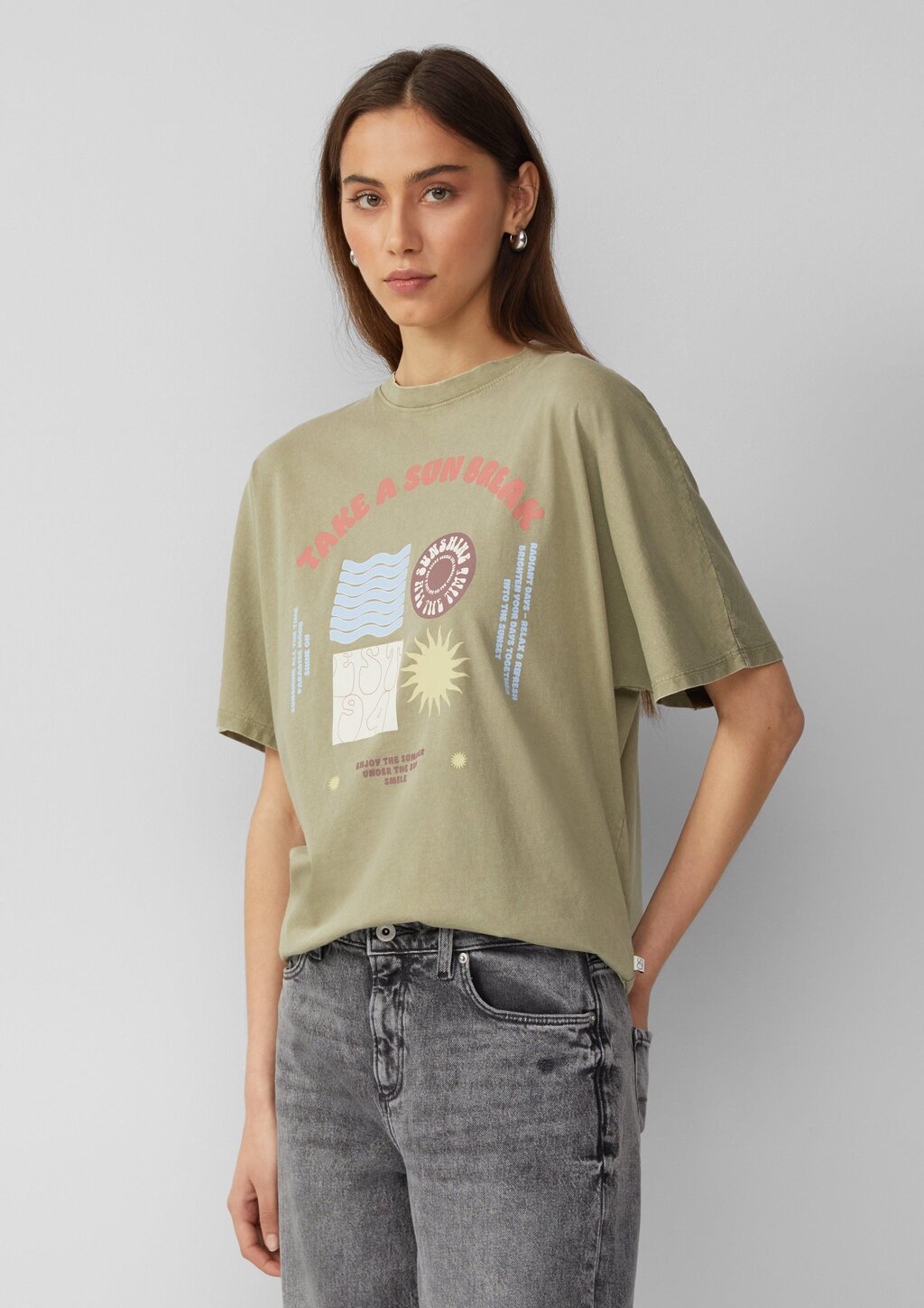 Gewaschenes T-Shirt mit Frontprint