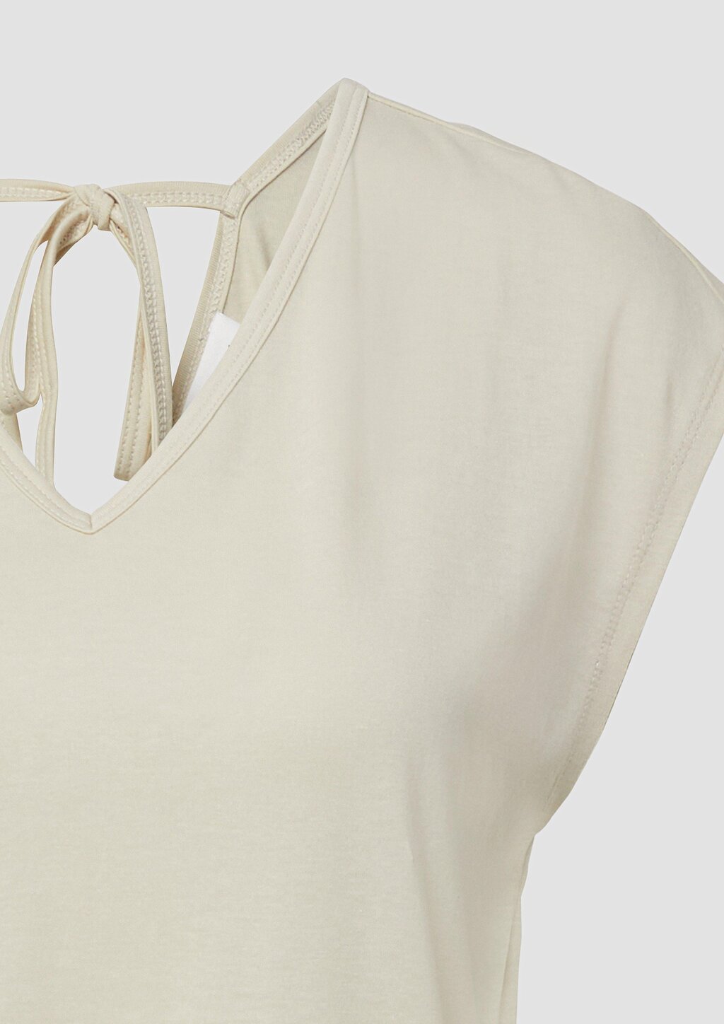 T-Shirt mit V-Ausschnitt und Rücken-Detail