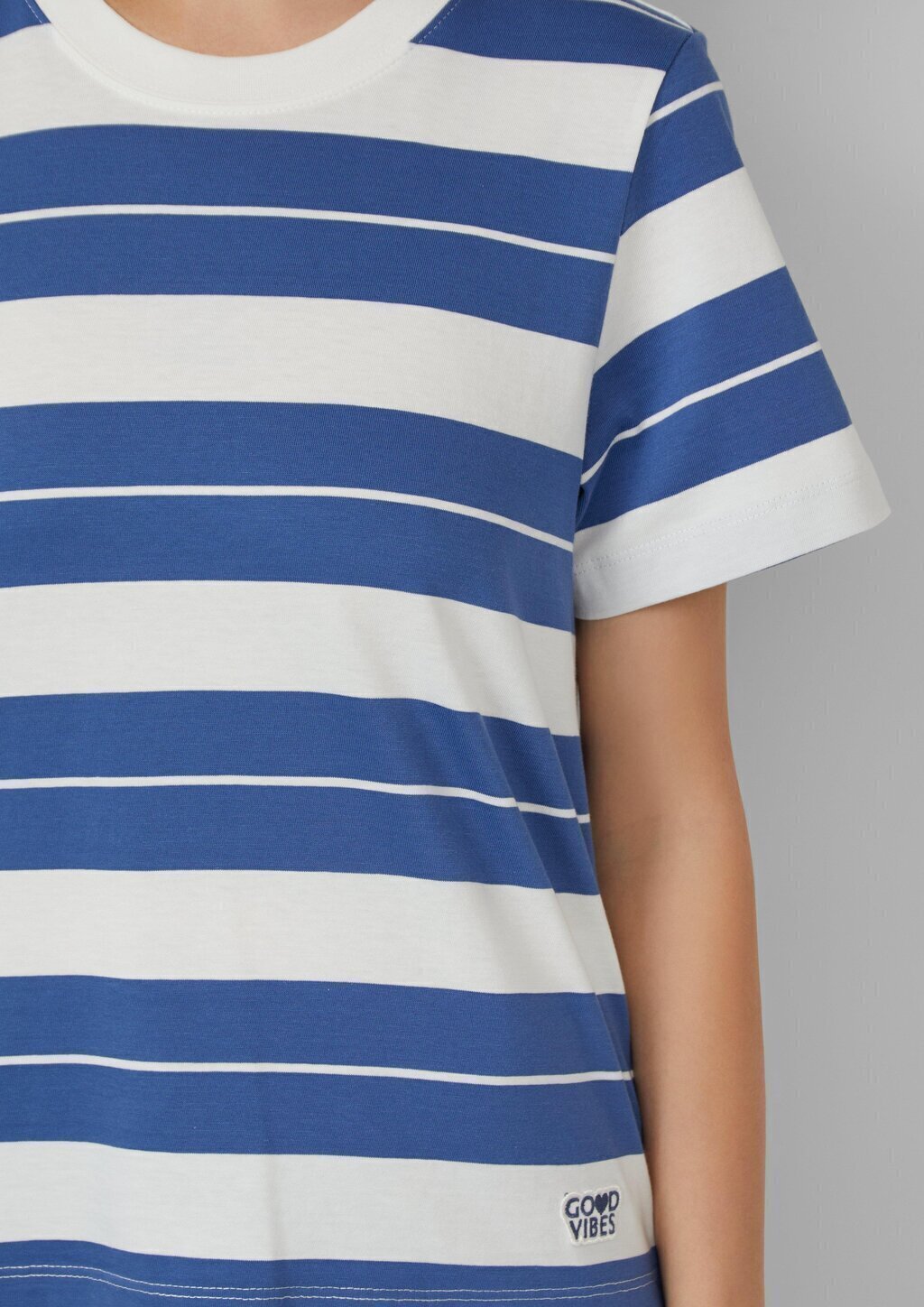 Verkürztes Baumwoll-Streifen-T-Shirt mit Patch