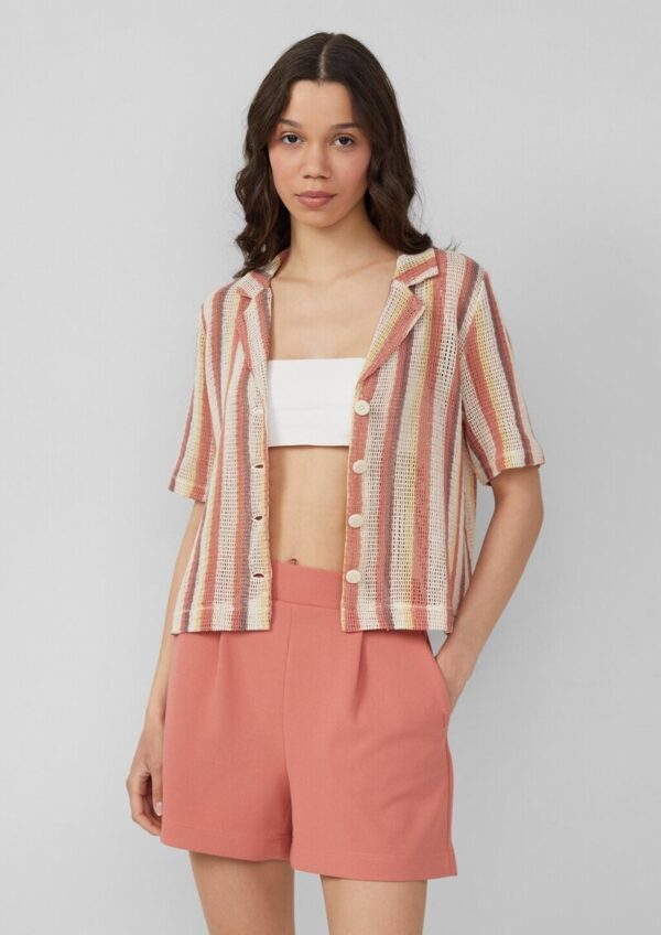 Verkürzte Bluse in Häkeloptik