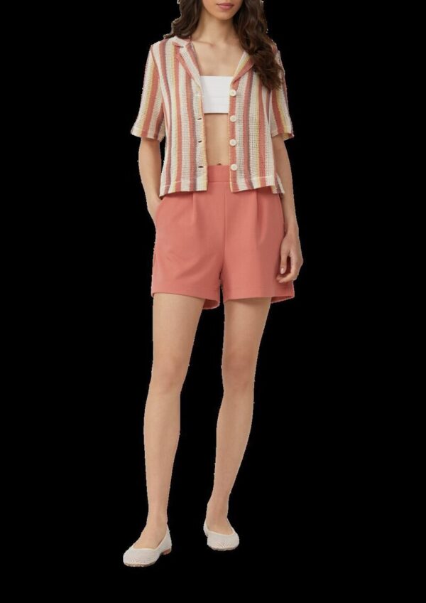 Verkürzte Bluse in Häkeloptik