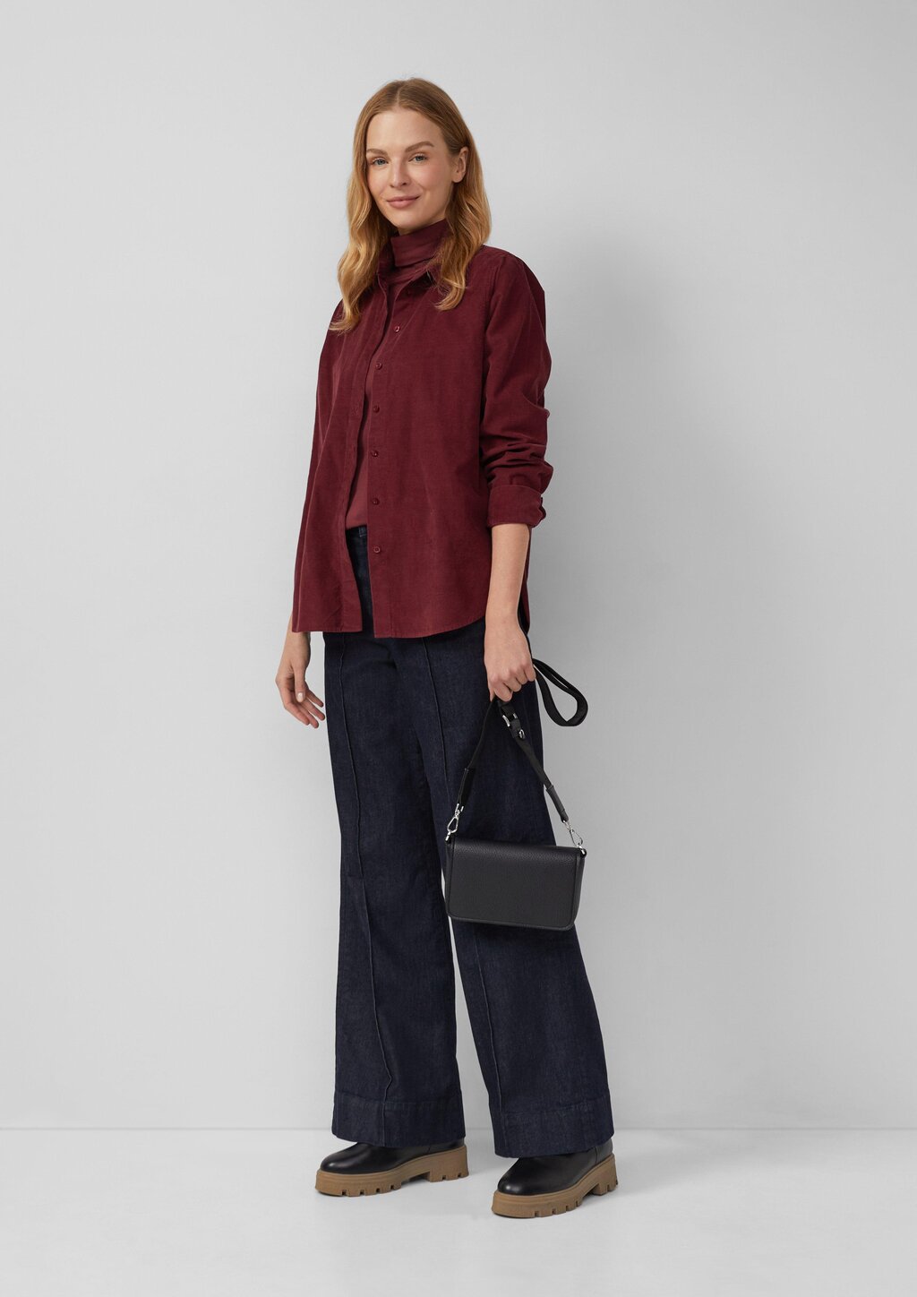 Crossbody-Bag aus Lederimitat mit Überschlag und Logo-Schulterriemen