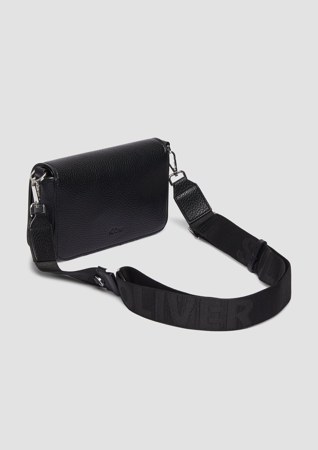 Crossbody-Bag aus Lederimitat mit Überschlag und Logo-Schulterriemen