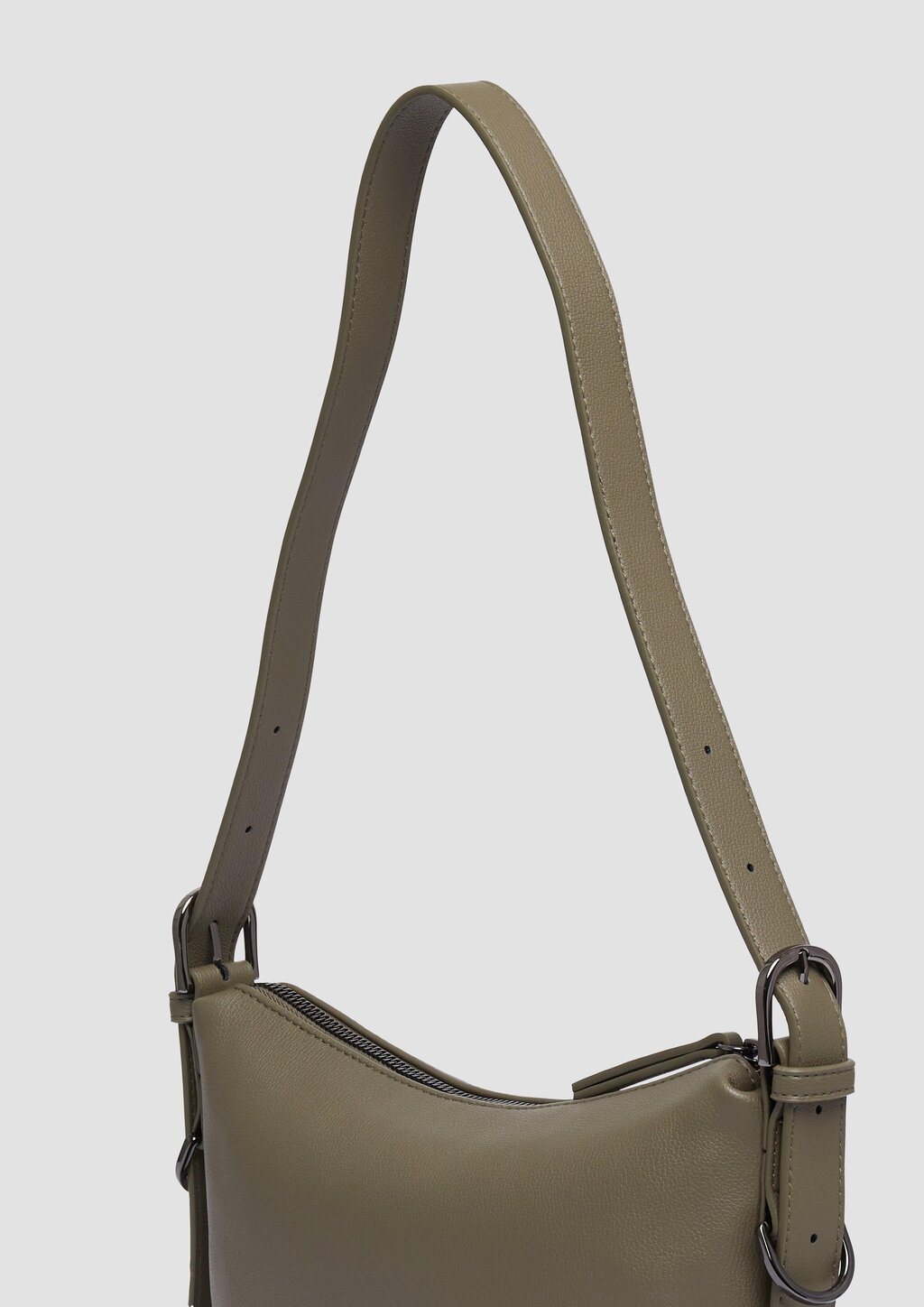 Schultertasche in Leder-Optik mit längenverstellbarem Gurt und Reißverschlussfach